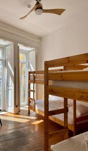 Ένα ή περισσότερα κρεβάτια σε δωμάτιο στο Lisbon Chillout Hostel Privates