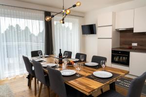 Η κουζίνα ή μικρή κουζίνα στο Luxescape-Chalet Apartement Almzeit-Wandern-Traumaussicht-Sauna-Naturschutzgebiet-Sommer Murau Card