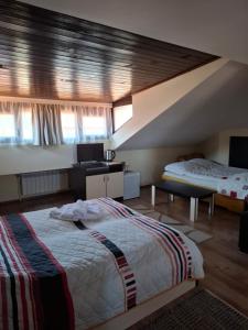 Postel nebo postele na pokoji v ubytování Guest house Skabrin