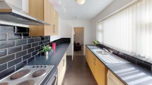 Kuchyň nebo kuchyňský kout v ubytování Sunderland Cosy Cottage + 22 fotografií