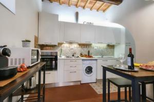 Kuchyň nebo kuchyňský kout v ubytování Castellare Loft appartamento in collina a Firenze