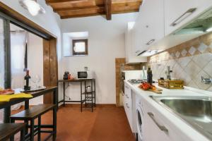 Kuchyň nebo kuchyňský kout v ubytování Castellare Loft appartamento in collina a Firenze
