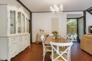 Posezení v ubytování Castellare Loft appartamento in collina a Firenze