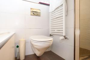 Bed and breakfast private accommodation at Amsterdam Houseboat的一间浴室