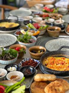 a table full of plates of food and bowls of food at Piraye Alaçatı in Alacati