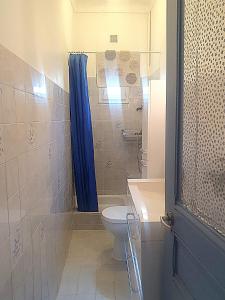 Koupelna v ubytování Appartement plages Juan les Pins climatisé 3 pièces