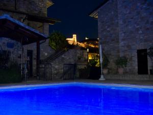 a swimming pool at night in a villa at Country House Carfagna in Assisi