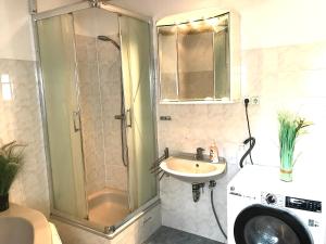 Koupelna v ubytování Meeraner Parkresidenz