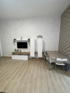 a living room with a tv and a table at Catapano's House in Pompei