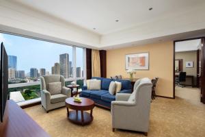Uma área de estar em Shangri-La Chengdu