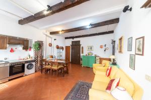 Dapur atau dapur kecil di Exploring Liguria! Castelvittorio Apartments