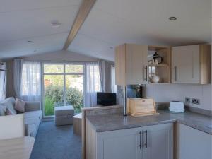 Kuchyň nebo kuchyňský kout v ubytování Pinewoods Park Style no.3 sleeps 6 – dog friendly