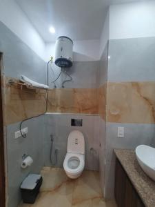 Akash Hotel Managed By JK Hotels & Resorts的一间浴室