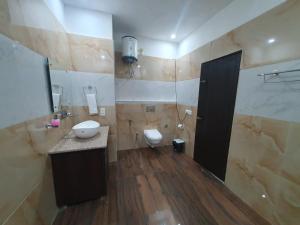 Akash Hotel Managed By JK Hotels & Resorts的一间浴室