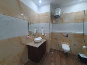 Akash Hotel Managed By JK Hotels & Resorts的一间浴室