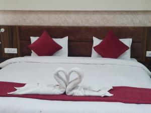 Akash Hotel Managed By JK Hotels & Resorts客房内的一张或多张床位