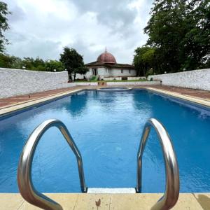 Bazén v ubytování Avni Greens nebo v jeho okolí