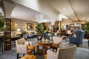 Posezení v ubytování Tulfarris Hotel and Golf Resort