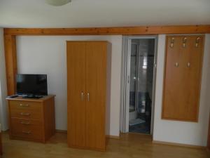 a room with a closet and a television and a cabinet at Privát Fedoriška in Špindlerův Mlýn