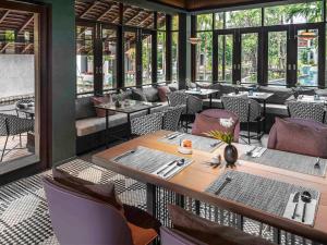 Restaurace v ubytování Grand Mercure Khao Lak Bangsak + 37 fotografií