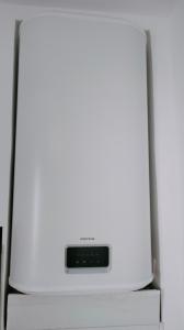 a white television sitting on top of a refrigerator at Appartement meublé neuf, près de Paris et Beauvais in Amblainville +35 photos