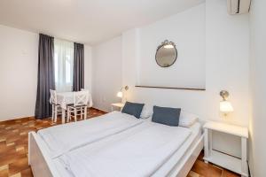 Postel nebo postele na pokoji v ubytování Villa Haya with heated pool