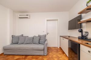 Kuchyň nebo kuchyňský kout v ubytování Villa Haya with heated pool