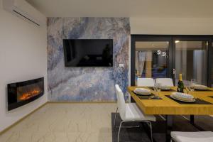 TV a/nebo společenská místnost v ubytování Villa Green Silence by IstriaLux