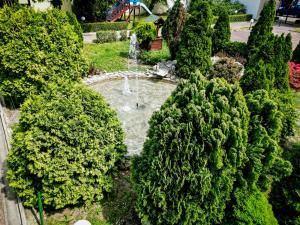 حديقة خارج Hotel Fontana