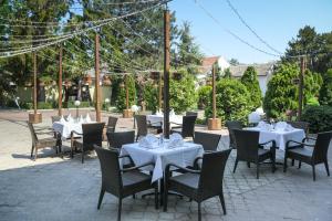 مطعم أو مكان آخر لتناول الطعام في Hotel Fontana