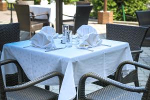 مطعم أو مكان آخر لتناول الطعام في Hotel Fontana