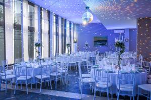 مطعم أو مكان آخر لتناول الطعام في Hotel Fontana