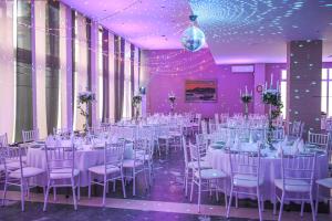 مطعم أو مكان آخر لتناول الطعام في Hotel Fontana