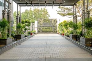 阿杰梅尔Grand Xenia的植物建筑的走道