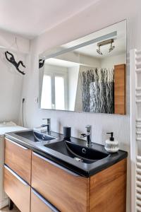 Η κουζίνα ή μικρή κουζίνα στο Appartement de caractère, charme