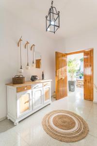 a room with a white cabinet and a rug on the floor at Embrujo Andaluz Complejo Rural Órgiva in Órgiva