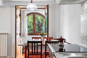 a kitchen with a table and chairs and a window at Maison Ninive in Aosta