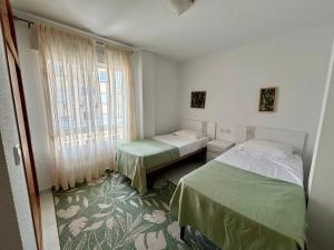 Postel nebo postele na pokoji v ubytování Apartamento Bulevar en Playa Albir + 34 fotografií