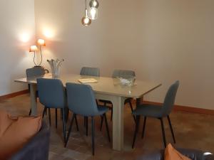 Posedenie v ubytovaní Gîte cosy près d'Orléans avec jardin, parking, et équipements complets - FR-1-590-252