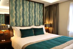 Voodi või voodid majutusasutuse Iveagh Garden Hotel toas