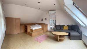 Postel nebo postele na pokoji v ubytování Apartmany U Stareho Labe