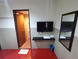 TV a/nebo společenská místnost v ubytování HOTEL BINTANG