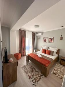 a bedroom with a large bed in a room at House Lake in Techirghiol