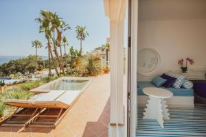 Bazén v ubytování Hotel Continental Mare nebo v jeho okolí