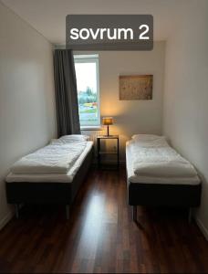 Postel nebo postele na pokoji v ubytování Nr6 På Spåret