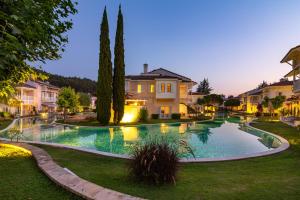 Bazén v ubytování Portvillas by Villa Safiya nebo v jeho okolí