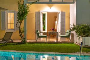 Bazén v ubytování Portvillas by Villa Safiya nebo v jeho okolí