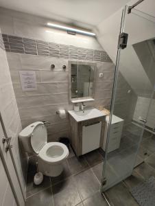 Koupelna v ubytování Miki Private Room + 15 fotografií