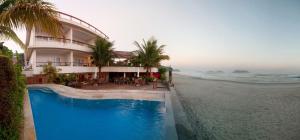 A piscina localizada em Juquehy La Plage Hotel ou nos arredores