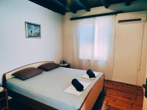 Posteľ alebo postele v izbe v ubytovaní Apartments Stone House